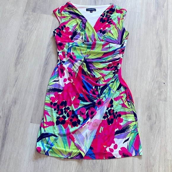 JONES & CO size 12 women’s dress. Like new condition. Stretch quality material - Picture 10 of 10